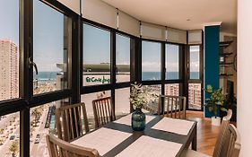 Home2Book Stunning Santa Cruz City Views